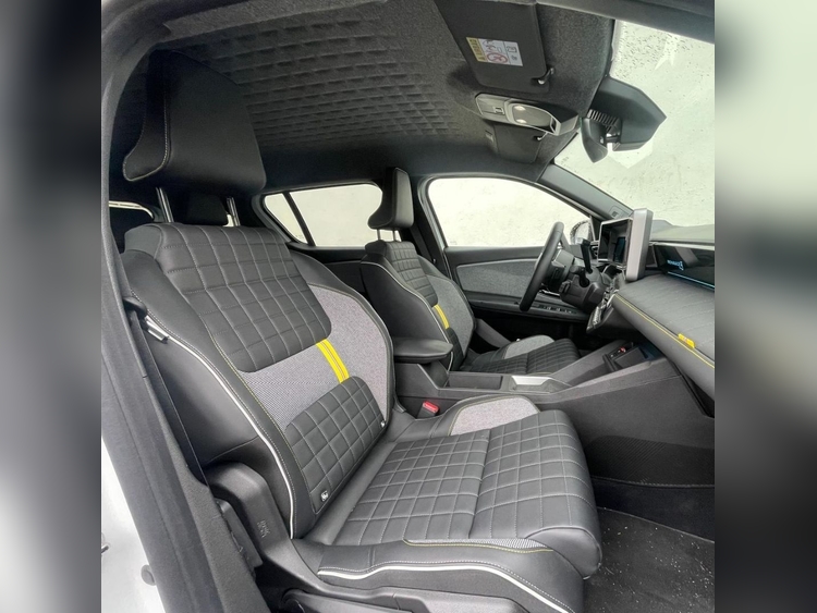 Renault 4 E-Tech Iconiq autonomía confort 110kW foto 6