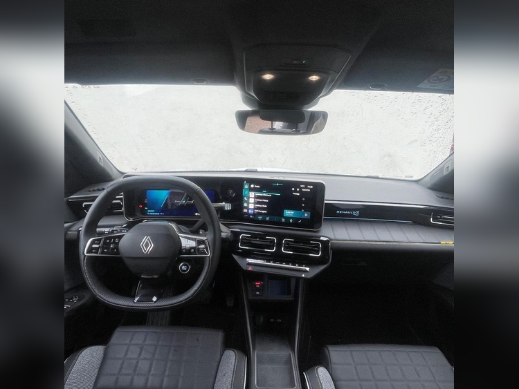 Renault 4 E-Tech Iconiq autonomía confort 110kW foto 9