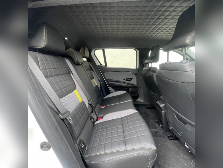 Renault 4 E-Tech Iconiq autonomía confort 110kW foto 10